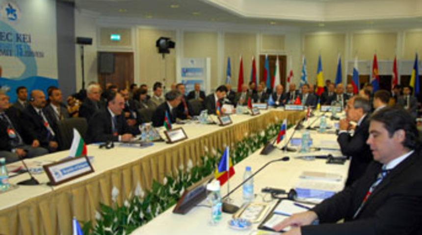 KEİ zirvesi başladı