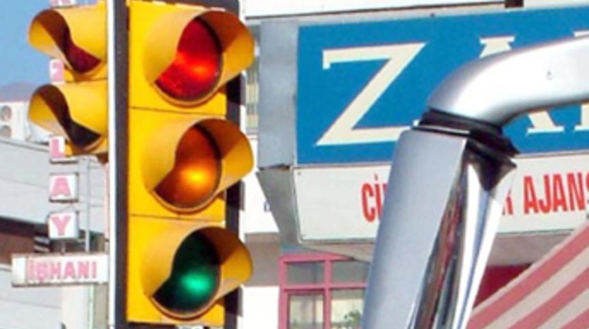 Cenaze kortejine 'kırmızı ışık' cezası