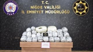 Niğde'de 72,5 kilogram esrar ele geçirilen tırın sürücüsü tutuklandı