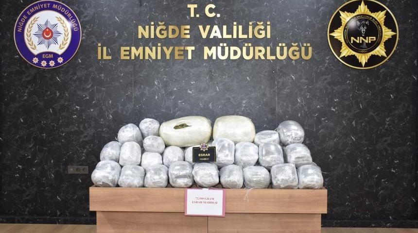 Niğde'de 72,5 kilogram esrar ele geçirilen tırın sürücüsü tutuklandı