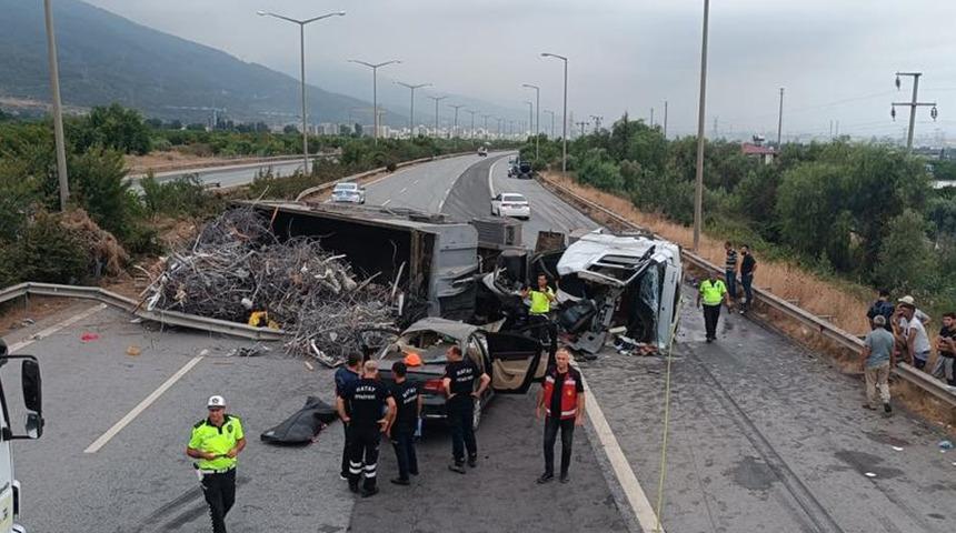Hatay'da devrilen tıra otomobil çarptı: 1 ölü, 2 yaralı!
