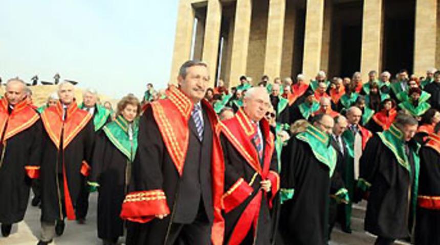 "Hurafelerle dolu sisteme d&ouml;n&uuml;lmemeli"