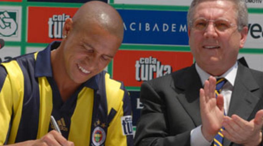 Roberto Carlos imzayı attı <font color="red">Galeri</font>