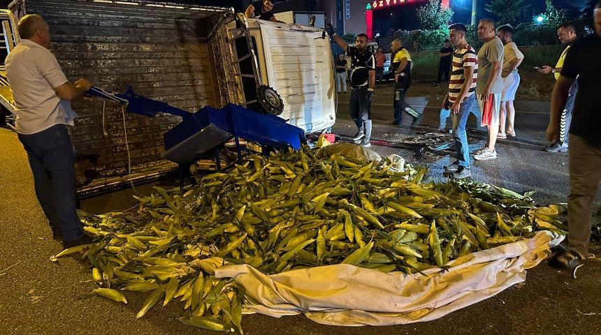 Samsun'da devrilen kamyonetteki 4 kişi yaralandı