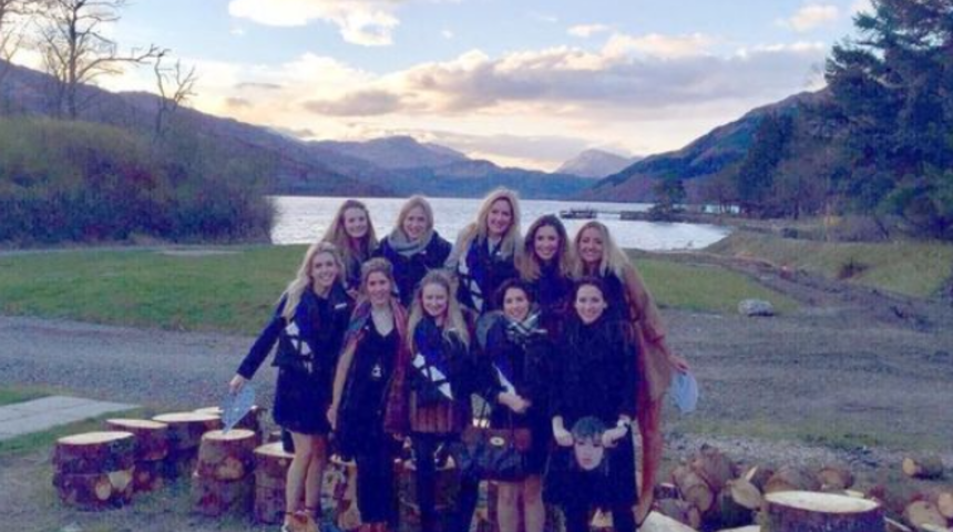 Çektirdikleri fotoğrafa bakınca korkudan apar topar kaçtılar! O detay sosyal medyada gündem yarattı