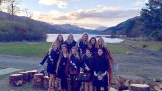 Çektirdikleri fotoğrafa bakınca korkudan apar topar kaçtılar! O detay sosyal medyada gündem yarattı