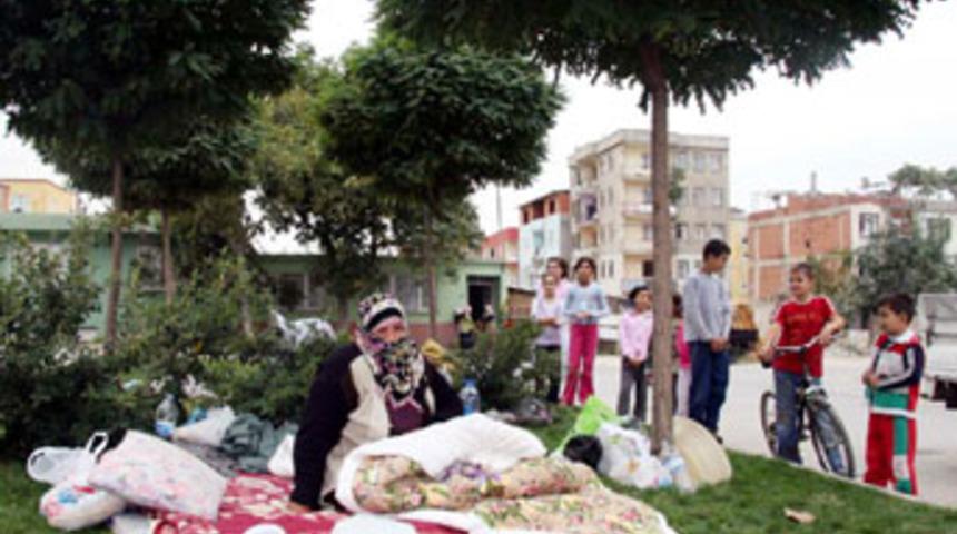 Kocası sokağa attı; ref&uuml;jde yaşıyor