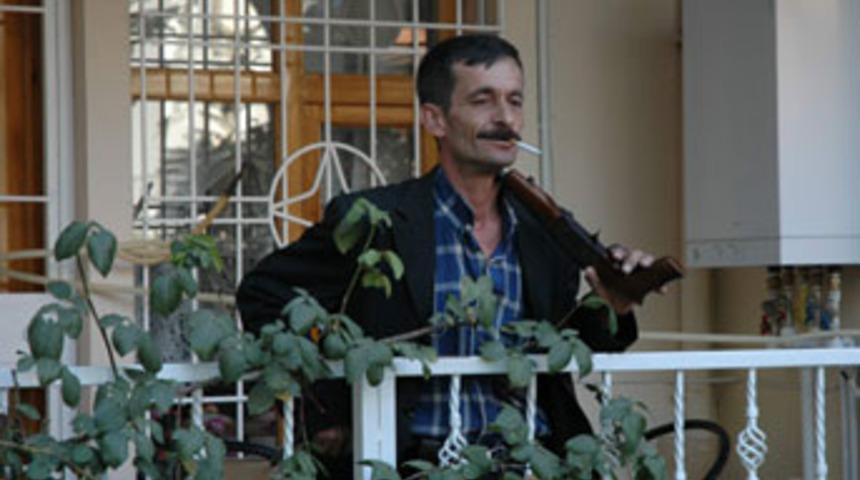 &Ouml;nce intihar etmek istedi, sonra esrar istedi