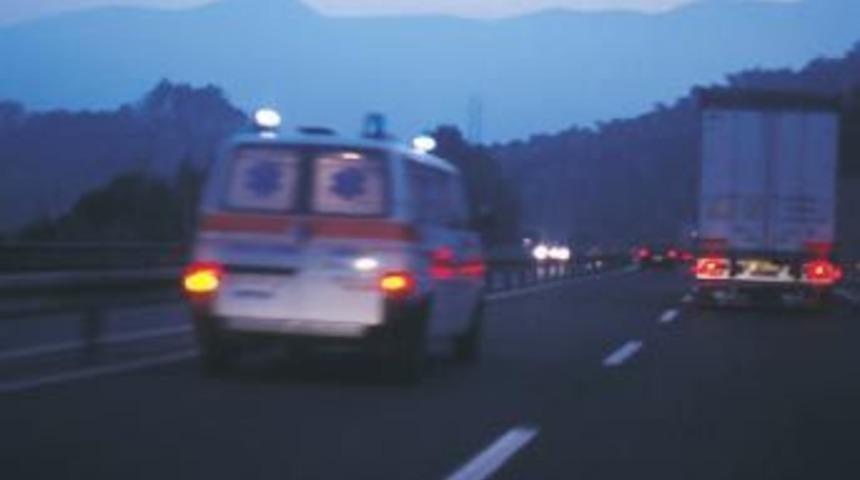 Ambulans şof&ouml;r&uuml; Cuma namazına gidince...