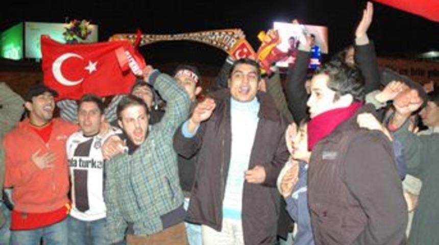 T&uuml;rkiye'de milli takım coşkusu