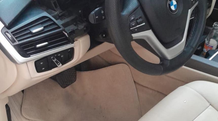 Küçükçekmece’de lüks araçlardan gösterge panel hırsızları kamerada