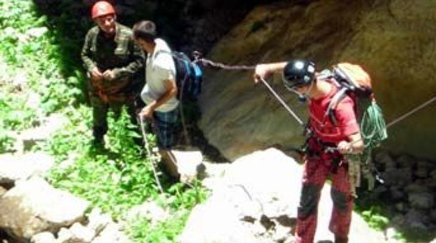 Emniyet m&uuml;d&uuml;r&uuml;n&uuml;n kurtarılışı g&ouml;r&uuml;nt&uuml;lendi