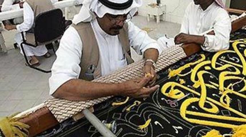 Kabe'nin &ouml;rt&uuml;s&uuml; b&ouml;yle hazırlanıyor