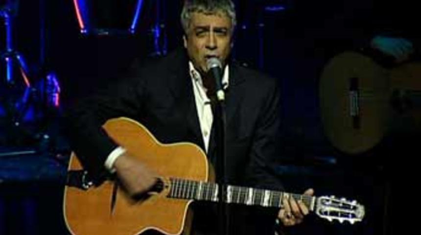 Fransa'da "Enrico Macias" krizi