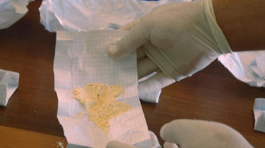 &Ouml;ğrencilere yaprak arası eroin