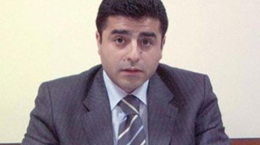 'Başbakan Erdoğan takılmış bozuk plak gibi'