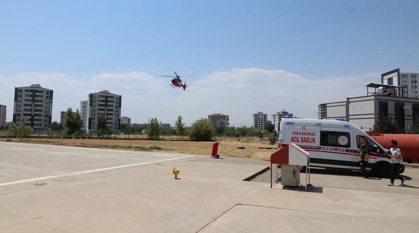 Diyarbakır'da boğulma tehlikesi geçiren çocuk ambulans helikopterle hastaneye yetiştirildi