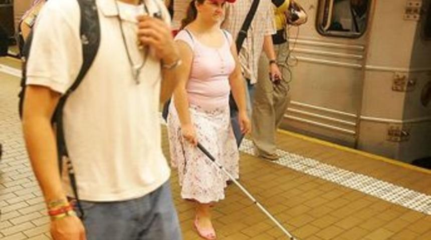 Azmiyle herkesi şaşırtıyor!