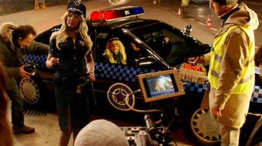 Aysun'a yalana yalana baktım