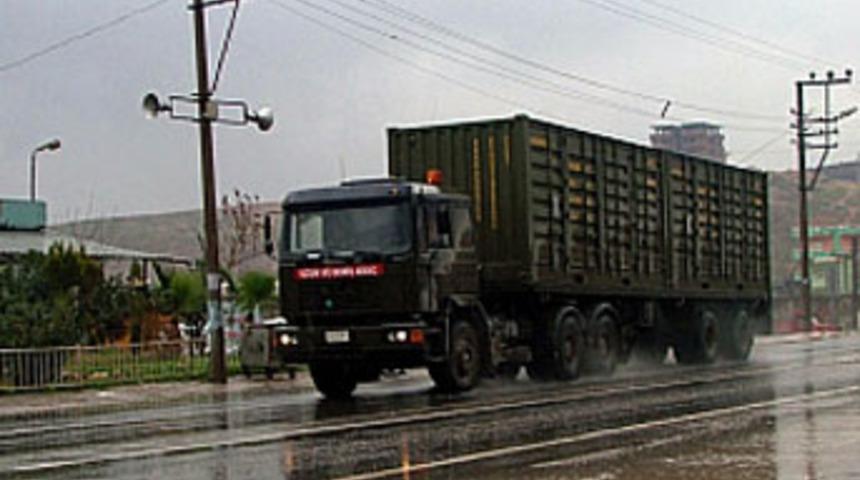 Sınıra asker yığınağı s&uuml;r&uuml;yor