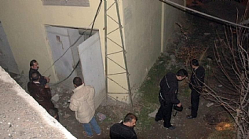 Elektrik akımına kapılarak yaralandı