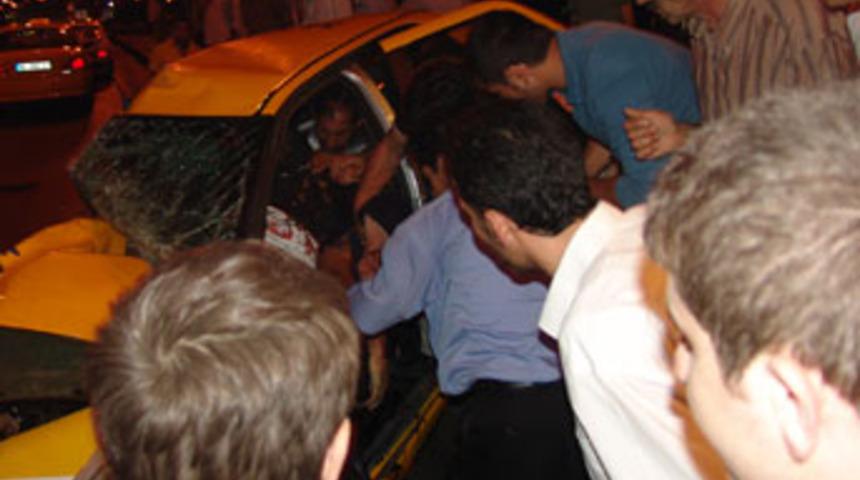 Unkapanı k&ouml;pr&uuml;s&uuml; &uuml;zerinde kurtarma rezaleti