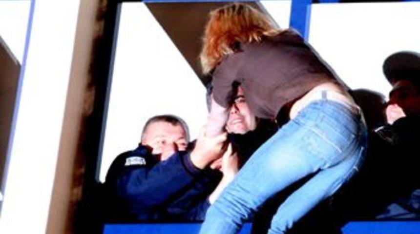 Travestinin intihar teşebb&uuml;s&uuml;n&uuml; polis &ouml;nledi