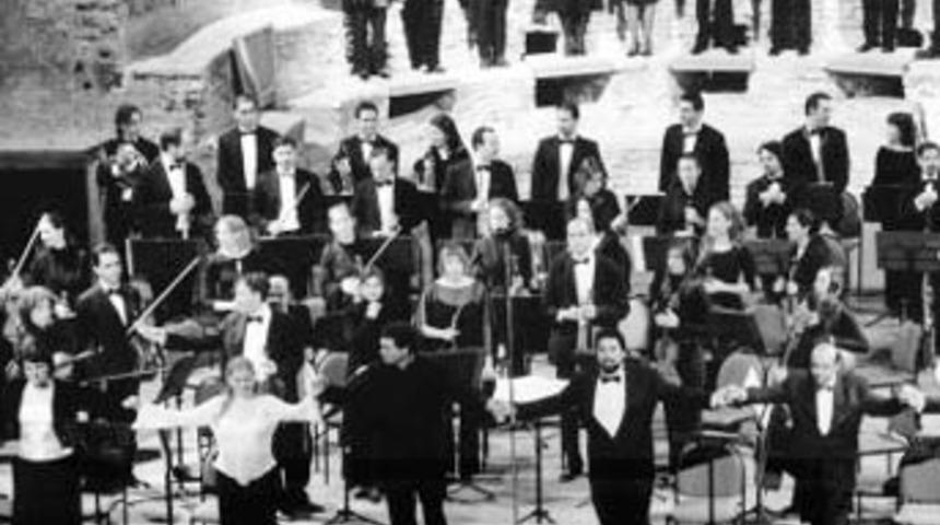 Enka'da "Yıldızlar Ge&ccedil;idi"