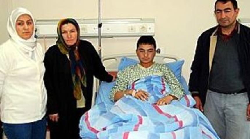 &Ouml;ğretmen &ouml;ğrencinin burnunu kırdı