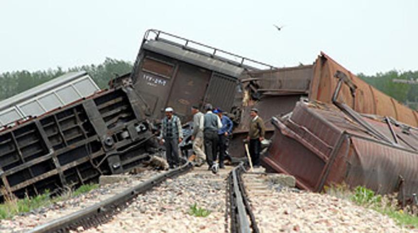 Bangladeş'te tren kazası 8 ölü