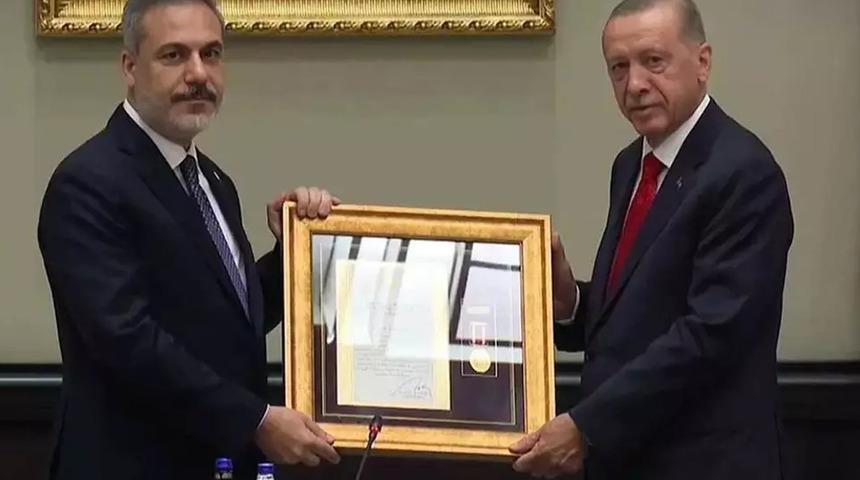 Cumhurbaşkanı Erdoğan'dan Bakan Fidan'a 'üstün hizmet' madalyası