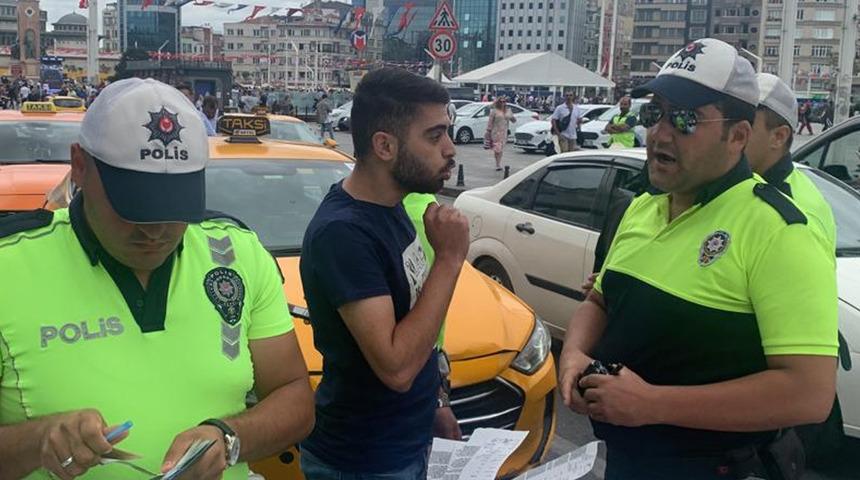 Müşteri seçen taksici yakayı ele verdi... Polisleri tehdit etti, gözaltına alındı!