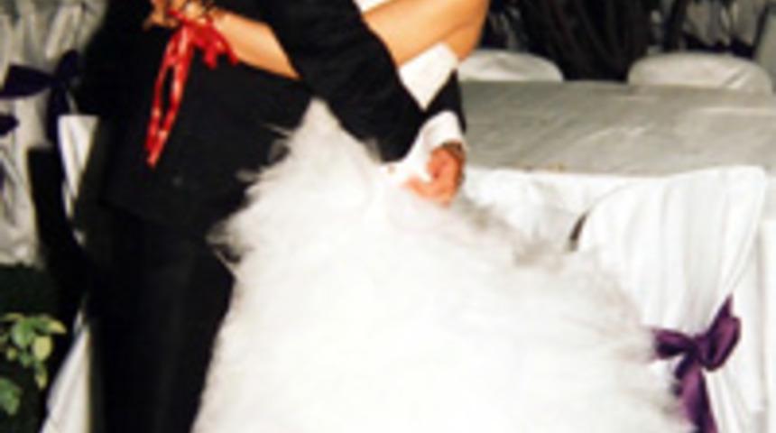 8 aylık evli &ccedil;ifti &ouml;l&uuml;m ayırdı