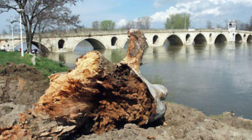 Meri&ccedil; ve Tunca nehirlerinin debileri y&uuml;kseliyor