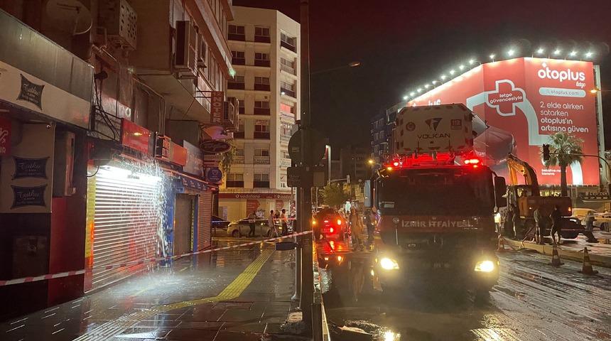 İzmir'de ana su borusu patladı