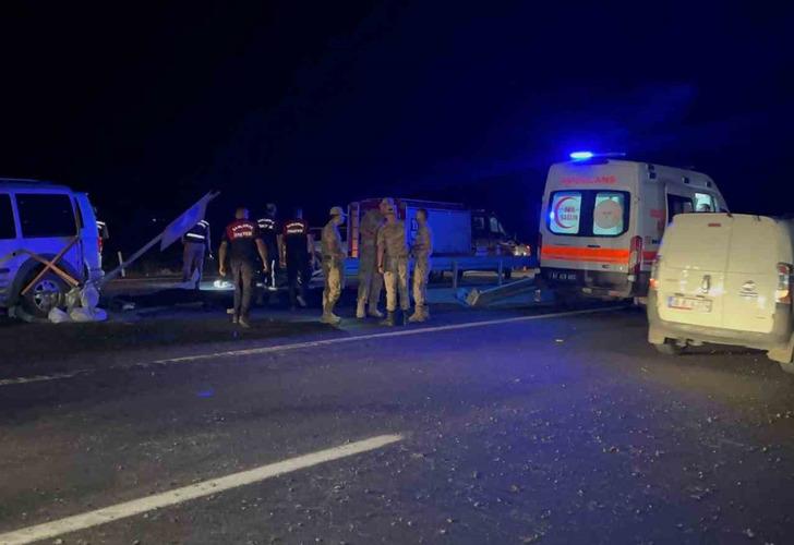 Şanlıurfa'da zincirleme trafik kazası: 3 kişi öldü, 11 kişi yaralandı!