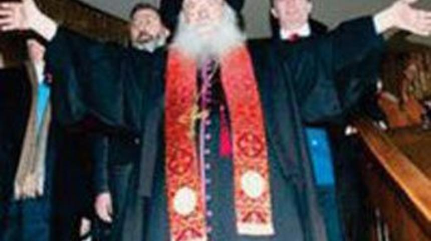 T&uuml;rk asıllı papaz Bel&ccedil;ika'da tartışılıyor