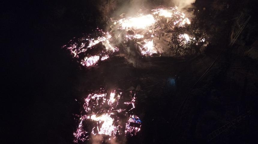 Kastamonu'da 7 evi saran yangın kontrol altına alındı