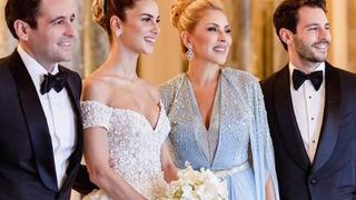 Arzu Sabancı turist paylaşımıyla gündemde! Simsiyah kıyafetlilerle kaplı...