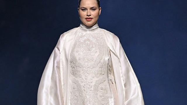 Victoria's Secret'ın yeni kampanyasında ünlü modeller geçidi! Adriana Lima bir döndü pir döndü