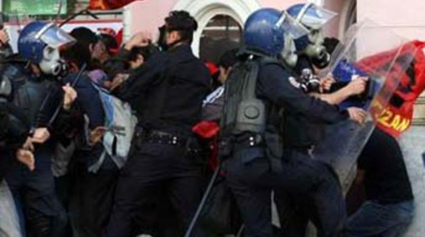 Polisin tekmelediği kız hafıza kaybı yaşıyor