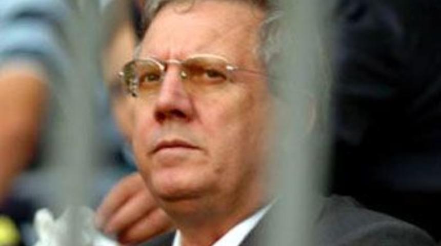 Yıldırım soyunma odasını bastı!