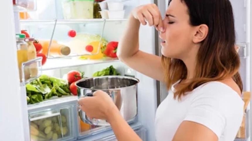 Buzdolabınızı mis gibi kokutacak etkili y&ouml;ntemler! Buzdolabından gelen k&ouml;t&uuml; kokulara son