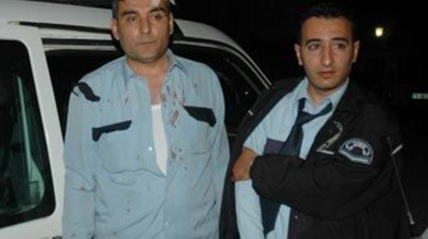 Kavgayı ayırmak isteyen polislere sopalı saldırı