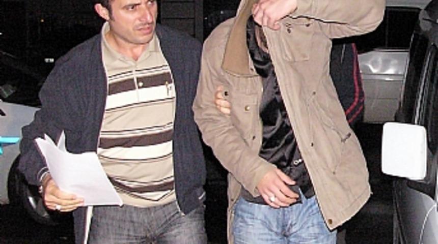 Emekli bek&ccedil;iyi ka&ccedil;ırıp aracını ve parasını gasp ettiler 