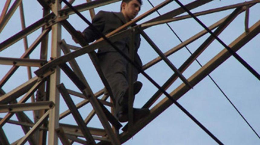 İşşiz gen&ccedil; y&uuml;ksek gerilim hattına &ccedil;ıktı