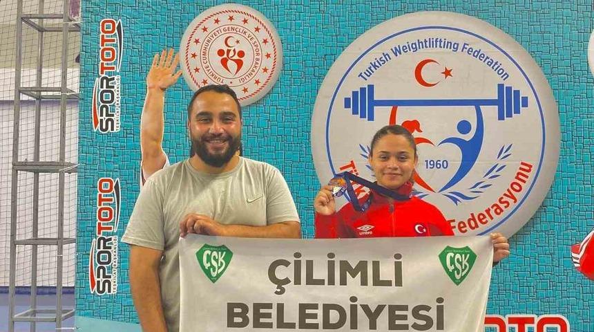 Toplamda 130 kilo kaldırdı Türkiye ikinci oldu