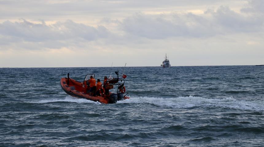Trabzon'da denizde kaybolan genci arama çalışmaları sürüyor