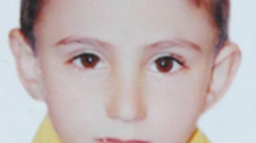 Okul servisinin altında kalan &ouml;ğrenci &ouml;ld&uuml;