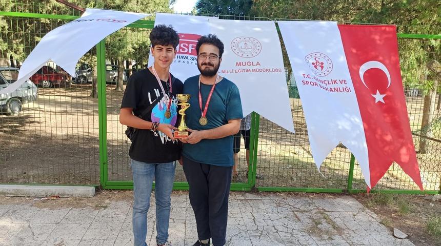 Erzurumlu gençler, geliştirdikleri roketle Türkiye şampiyonu oldu